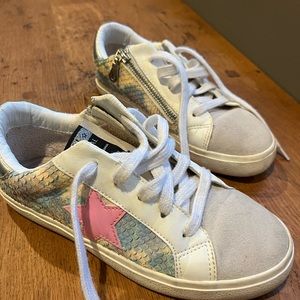 Vintage Havana Girls sneakers size 4
